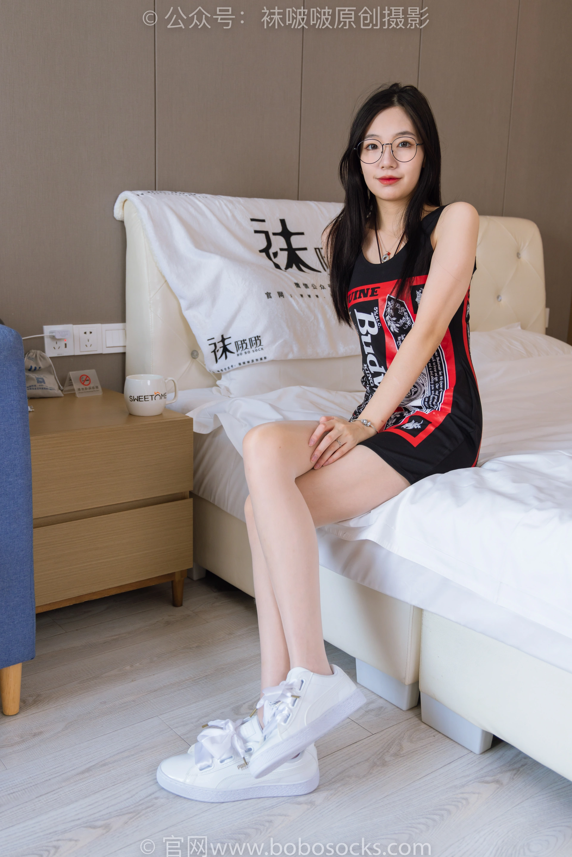 [BoBoSocks袜啵啵]NO.230 小甜豆-两双高跟鞋、板鞋、油亮肉丝、油亮白丝 1